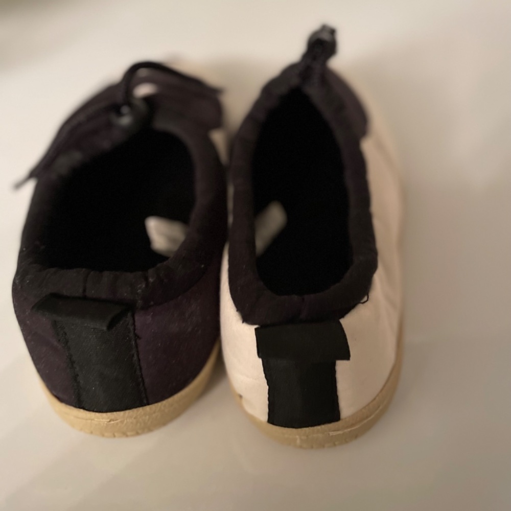 Slippers - Picture 2 of 3